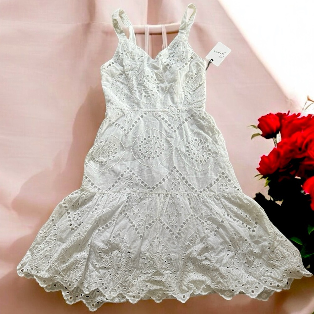 Elegant White Sleeveless Eyelet Dress